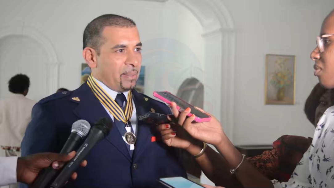 Gurdip Dev Bath speaking after receiving the Honorary Order of the Republic